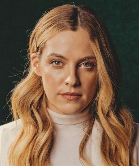 Chanel dá voz à liberdade com corpos diversos e Riley Keough, .